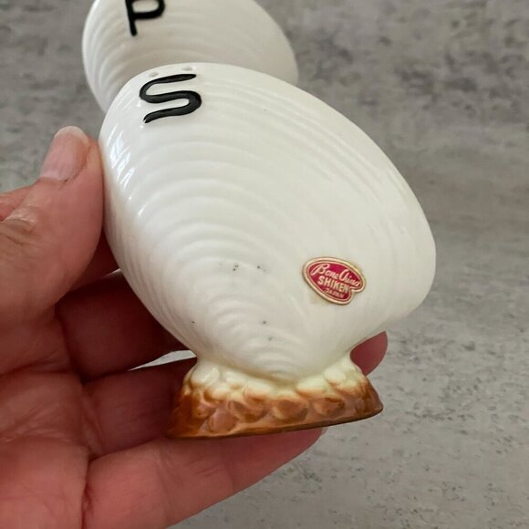 Vintage Shiken Clam Shell Shaped Salt Pepper Shaker 2-pc Set Bone China Japan - Picture 3 of 7